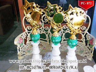 Desain piala lomba