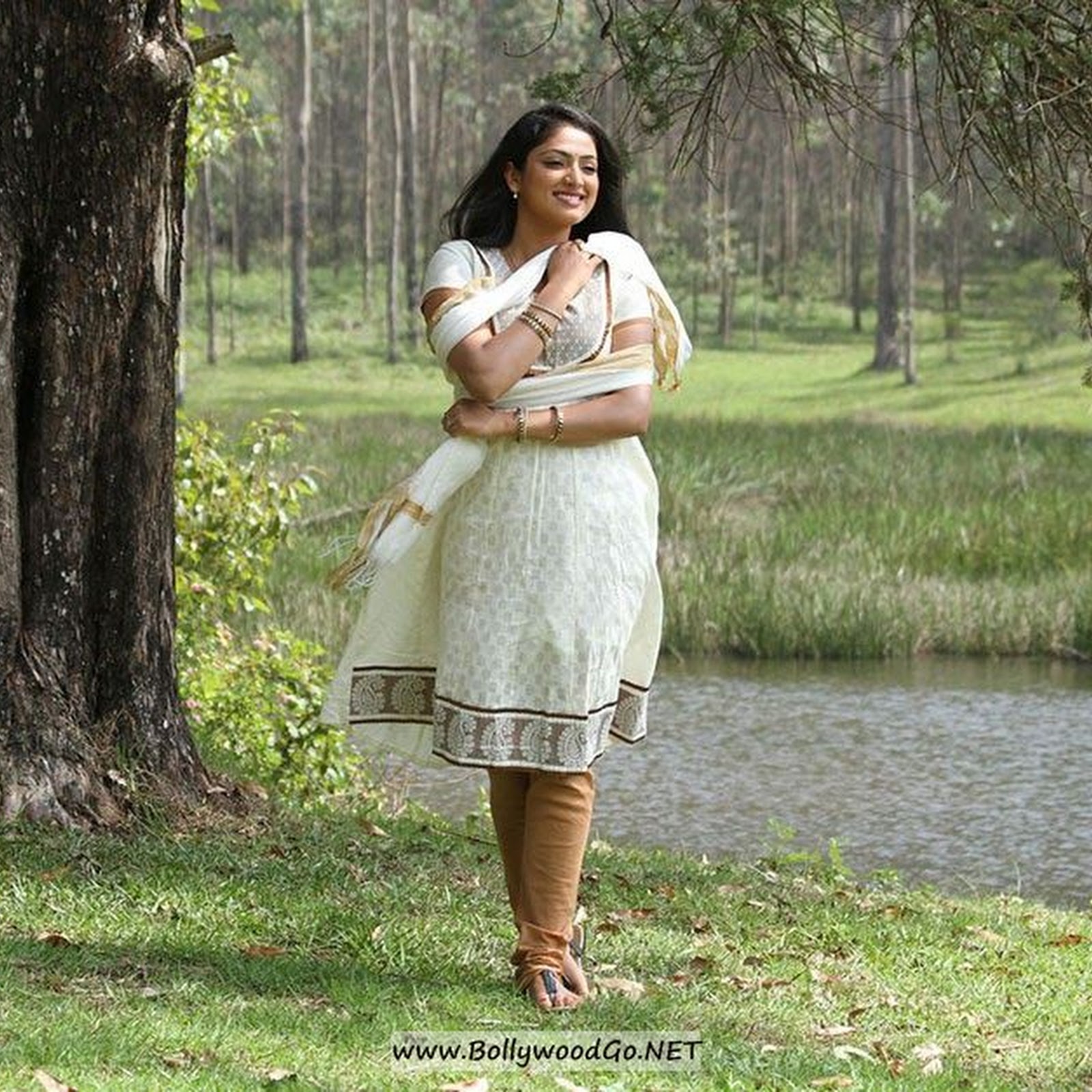 Hari Priya Stunning Beautiful Stills from New Movie