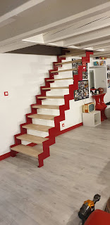 escalier rouge