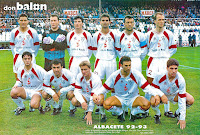 ALBACETE BALOMPIÉ. Temporada 1992-93. Rommel Fernández, Balaguer, Julio Soler, Chesa, Antonio y Coco. Santi, Menéndez, Sotero, Parri y Geli. R. C. D. ESPAÑOL DE BARCELONA 2 ALBACETE BALOMPIÉ 0. Domingo, 20/12/1992. Campeonato de Liga de 1ª División, jornada 15. Barcelona, estadio de Sarriá. Árbitro: José Luis Carcelén García. 1-0: 29’, Urbano. 2-0: 88’, Goyo Fonseca.