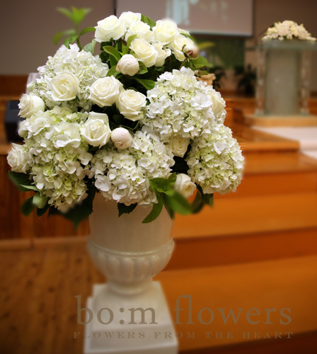 white wedding deco customer's request 12 aisle flower stands 2 urns 
