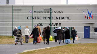 Témoin d’un parachutage de colis dans l’enceinte de la prison du Havre, l’homme est relaxé