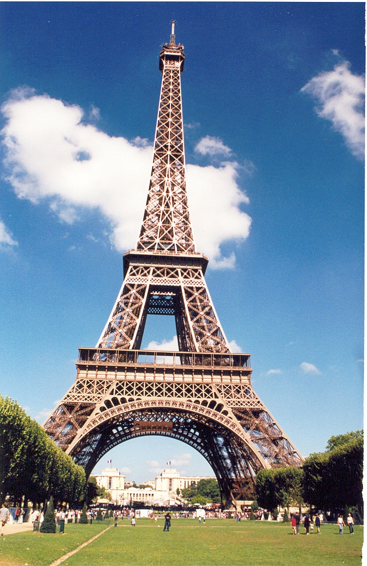 Wallpaper Pemandangan Menara Eiffel Kampung Wallpaper