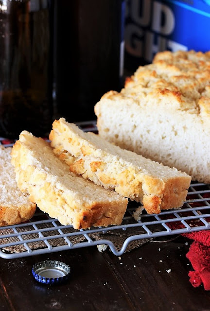 How to Make Beer Bread Image: 3 Simple Ingredients + a Beer