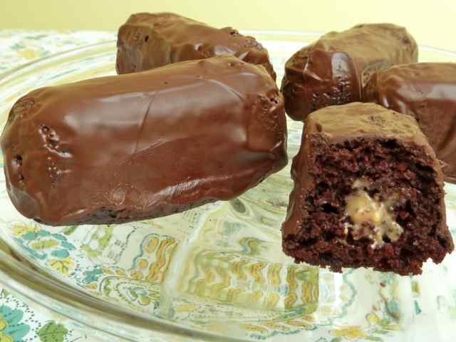 GLUTEN FREE CHOCOLATE PEANUT BUTTER FILLED CAKES