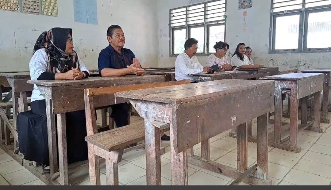 Bangku Letjen Sudi Silalahi Masih Ada di SMP Negeri 1 Tanah Jawa, Alumni Diajak Berkontribusi