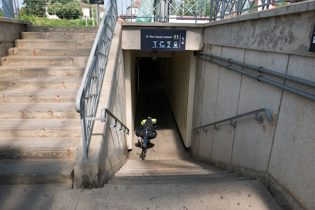 Voyage à vélo, à la gare