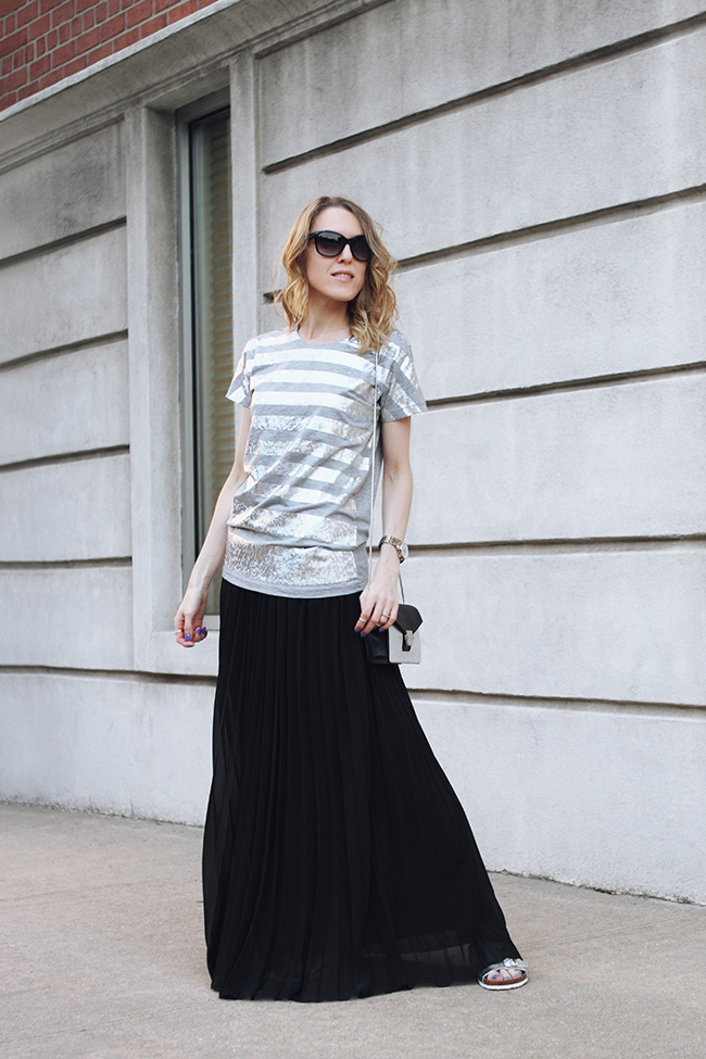 by Victoria Wind of “The Wind of Inspiration” on how to wear a pleated maxi skirt and black+silver color combo #twoistyle #style #fashion #personalstyle #fashionblog #ootd #outfit