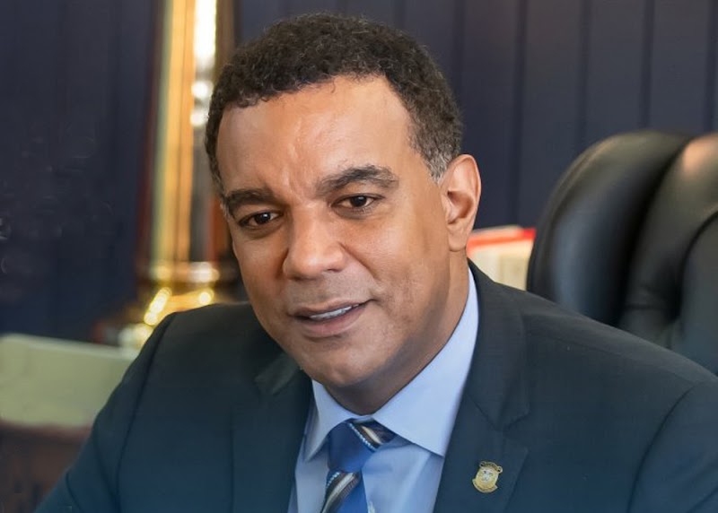 Senador Carlos Gómez respalda intervención militar en Haití y apoya medidas de Abinader en la frontera.
