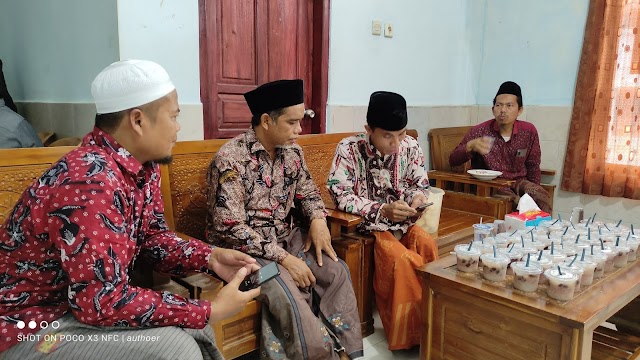 KH. Kholil Yasin, M.Pd.I Isi Pengajian Umum di SMA Islam Dempo Timur Pasean Pamekasan Madura | 2021