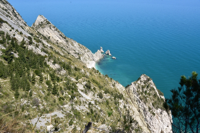 LE-DUE-SORELLE-VISTE-DAL-BELVEDERE-PASSO-DEL-LUPO