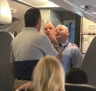 man discuss with american airline employee