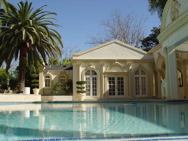 Shahrukh Khan Bungalow MANNAT Swimming Pool