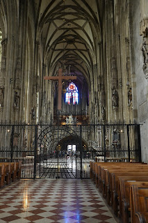 foto do interior da atedral de Santo Estevão em Viena   