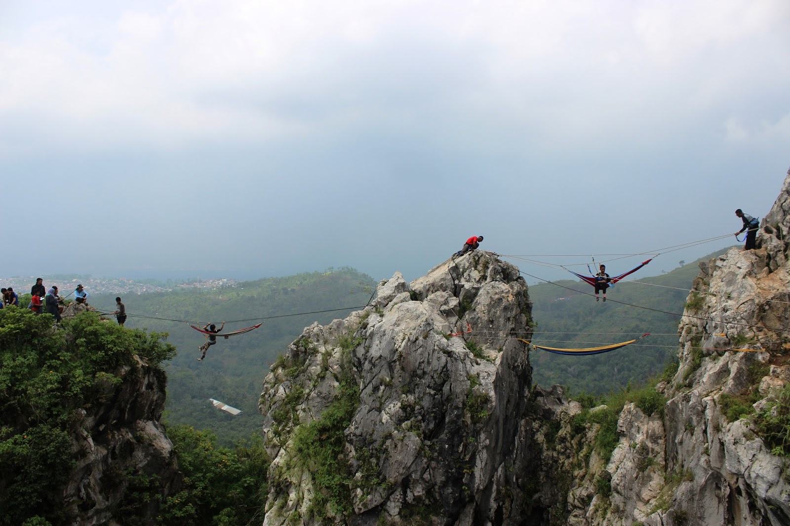 Gunung Hawu : Surga Para Hammocker  Uncle Seronok