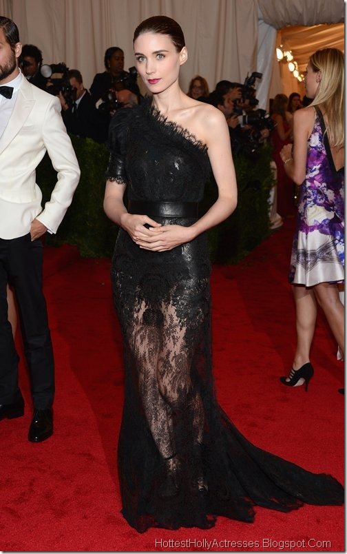Rooney Mara Hot in Black Dress 6