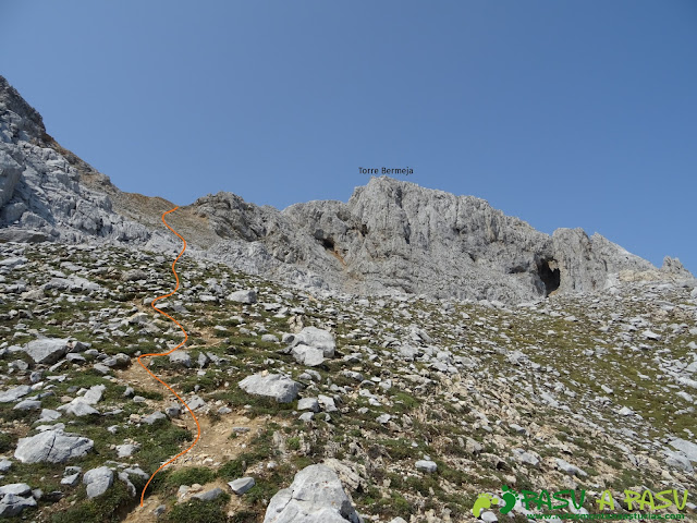 Ruta Torre Bermeja: Subiendo tras la Canal del Bufón