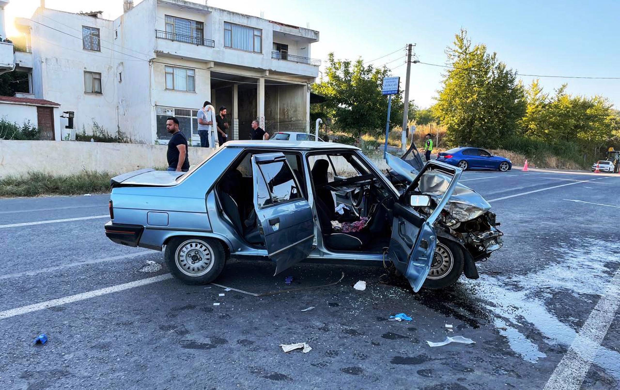 Tekirdağ'da Otomobil, traktöre çarptı: 6 yaralı