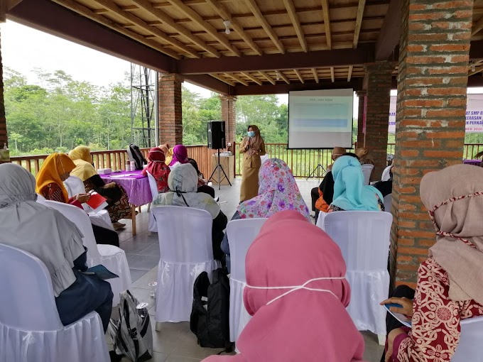 Pelatihan Tenaga Pendidikan untuk SMP/SMA Sederajat -Galeri Foto