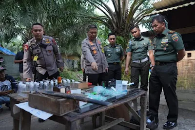 kapolda Dan Pangdam Ubrak Abrik tempat judi di desa kutalimbaru