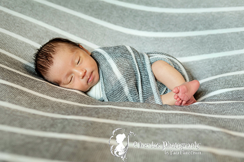Professional portrait of a newborn baby using a round backdrop stand Baby Backdroplet