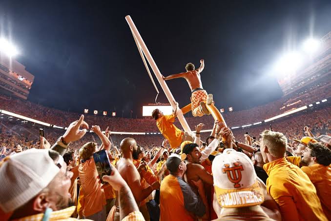 Tennessee Fan girl Loses Her Shirt Leaked Viral – Alabama Game leaked Video
