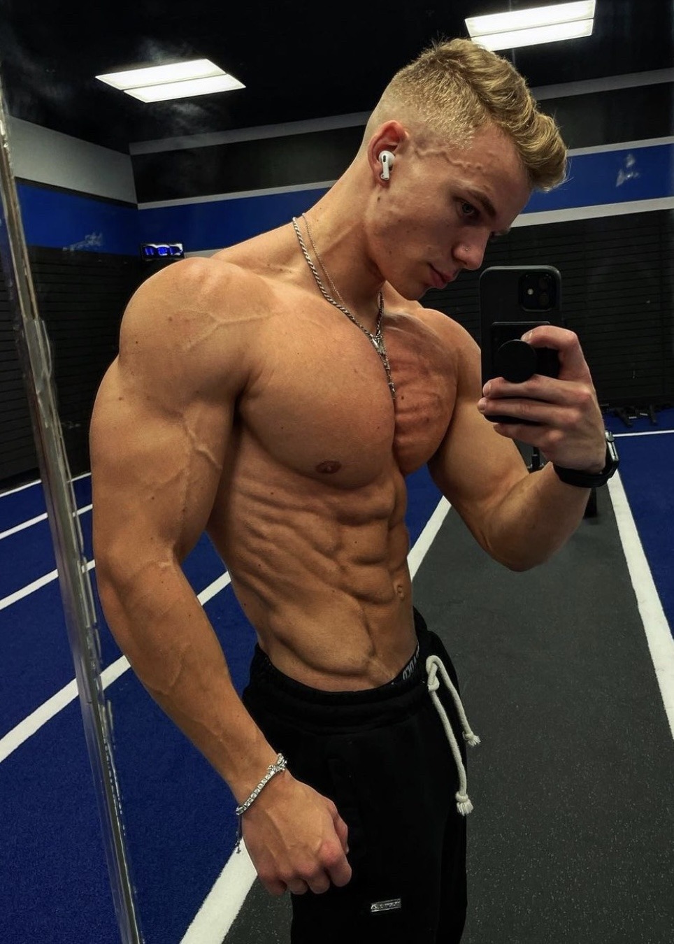 hot-shirtless-shredded-guy-joseph-riser-young-muscle-hunk-selfie