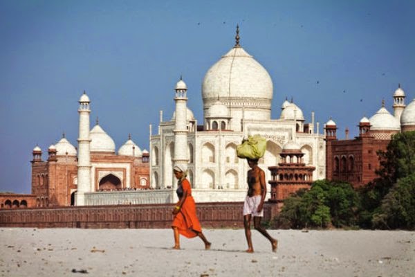 http://www.smithsonianmag.com/history/how-to-save-the-taj-mahal-49355859/