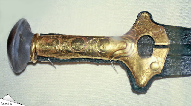 ミノア文明・ザフェール・パポウラ遺跡・首領の墳墓・金表装の剣 Minoan Bronze Sword with Gold Hilt, Zafer Papoura／©legend ej