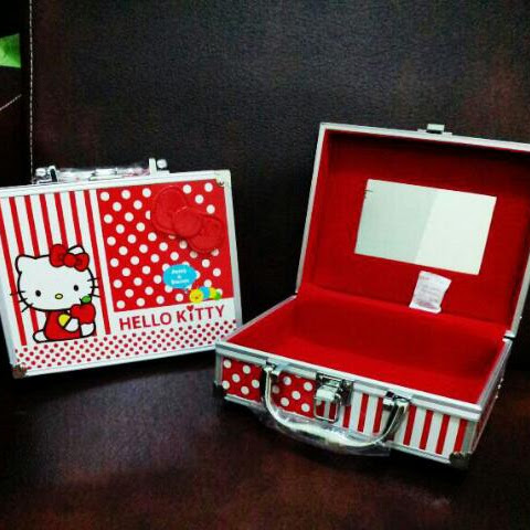 Jual Grosir Ecer Kotak Kosmetik Logam Hello Kitty Merah Pita