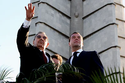 Raul Castro und Dmitrij Medwedew