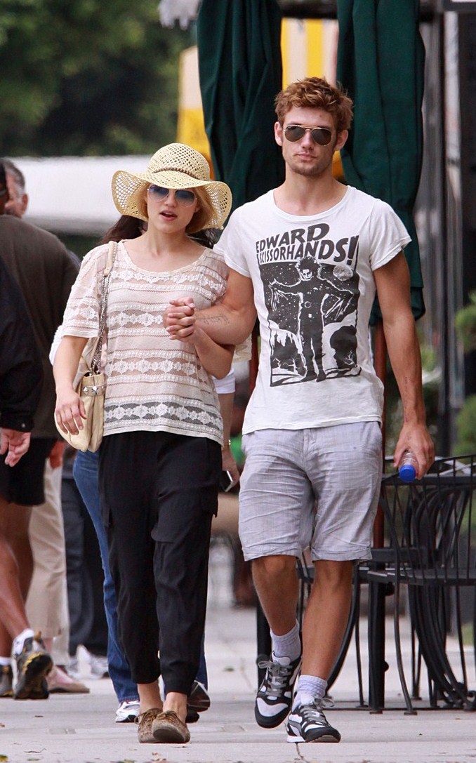 dianna agron and alex pettyfer dating. Dianna Agron amp; Alex