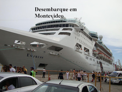 Navio Empress ancorado em Montevidéu