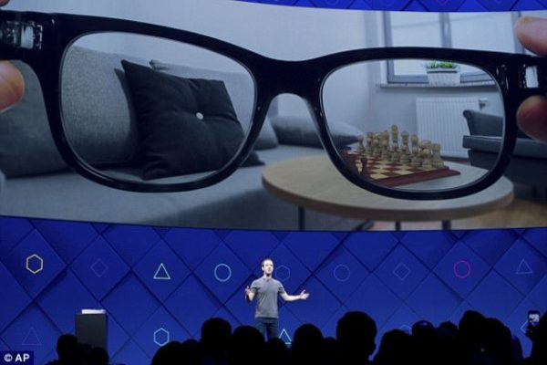 تقارير: فيسبوك تعمل على إطلاق نظارات ذكية في 2021