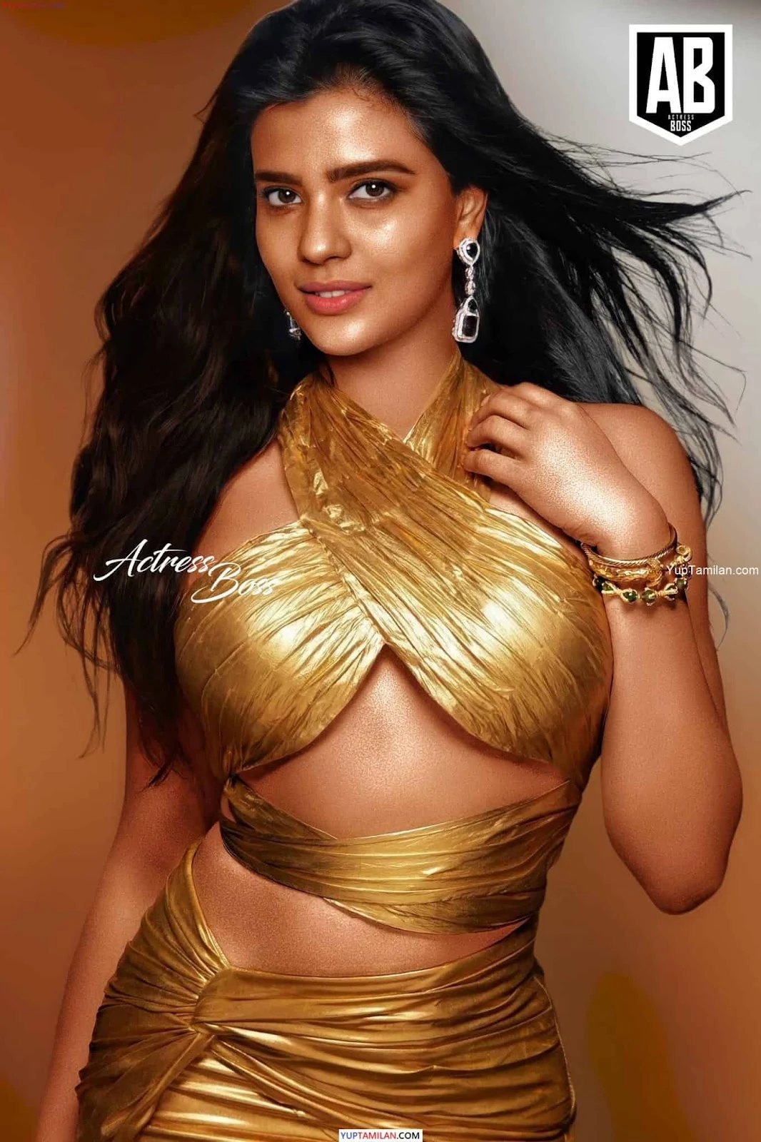 Aishwarya Rajesh Sexy Bikini and Lingerie Photos