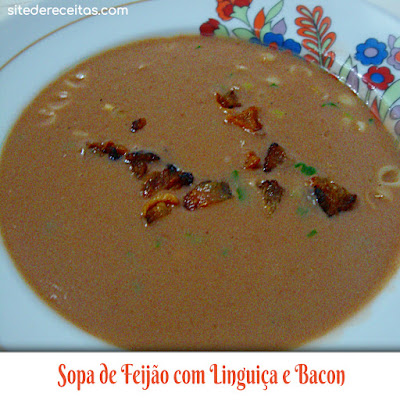 Sopa de feijão com linguiça e bacon