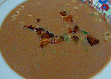 Sopa de feijão com linguiça e bacon