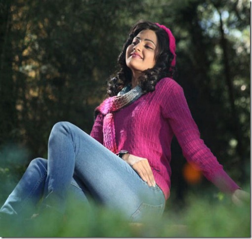 Actress Manochitra in Oru Vaanavil Pola Tamil Movie Stills