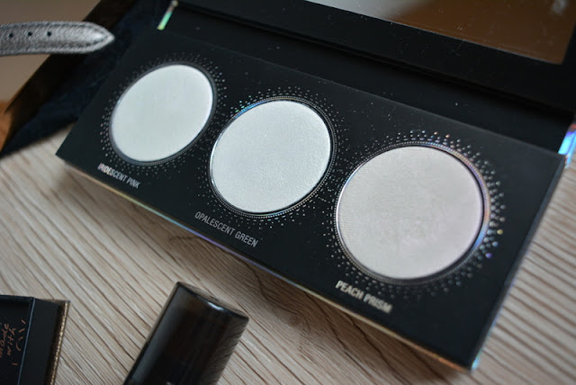 L.O.V. Lovillusion Holographic Highlighter Palette