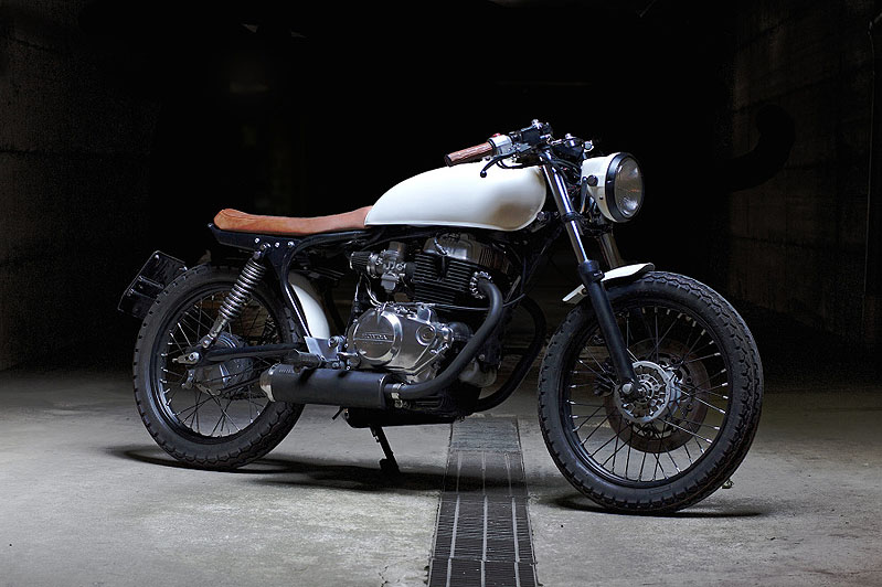 Generation Bobber Honda CB 400 Umbau von Sartorie Meccaniche