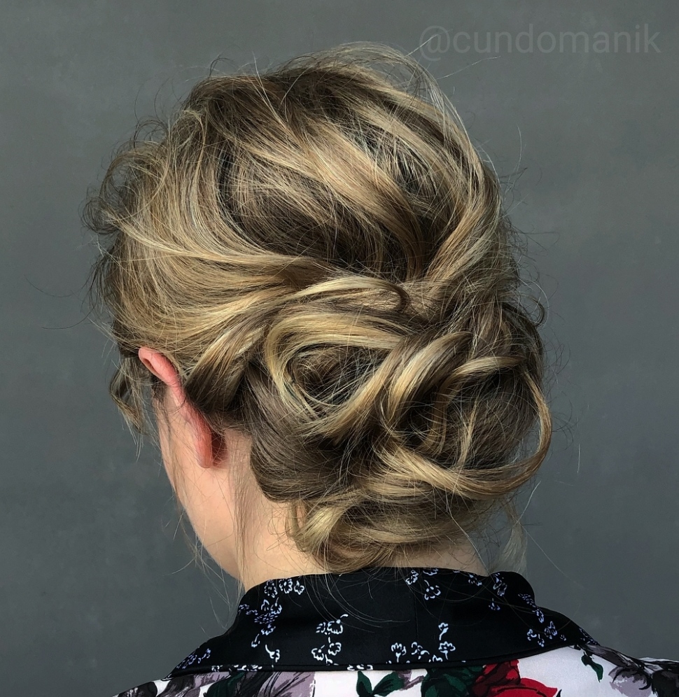 Trendy Updos For Medium-Length Hair You Can Try in 2022, All kinds of women's hair curls