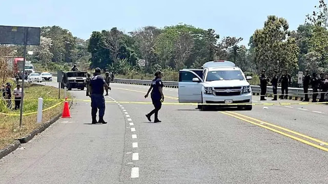 Narco sufre de su tercer atentado en su camioneta blindada, recibió mas de 50 balazos y logro sobrevivir nuevamente