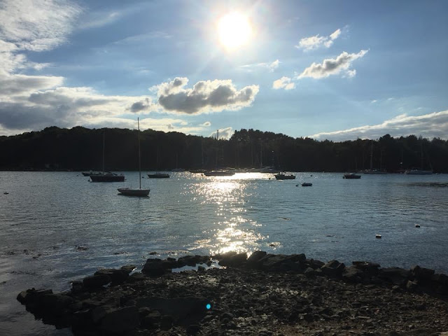 Le crépuscule, la marée, les barques, coucher de soleil, le golfe du morbihan, le miroir de l’eau, les mirages, ciels nuageux, la tombée du jour