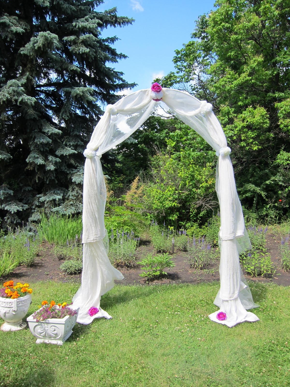 decorating outdoor wedding