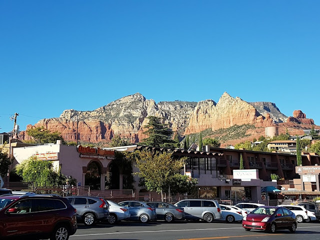 sedona arizona, arizona cities, things to do in arizona, things to do in sedona, where is sedona arizona, michelle branch, john mccain, flagstaff day trips 