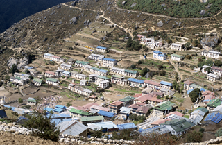 1985 PUMORI NAMCHE BAZAR