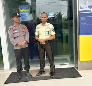 Antisipasi Kriminalitas, Anggota Polsek Baros Polresta Serkot Laksanakan Pengamanan Bank BJB 