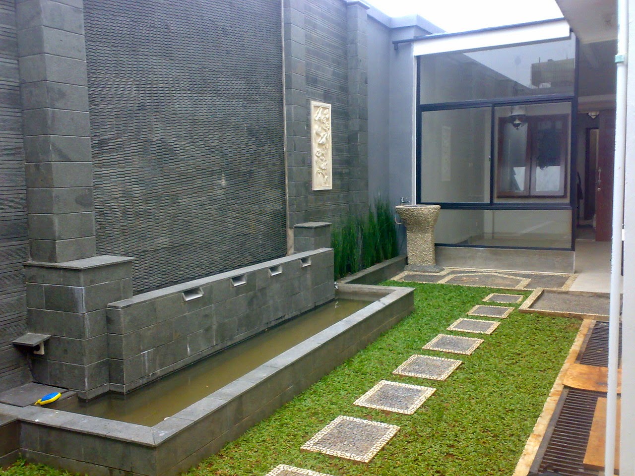 Contoh Desain Taman Minimalis Gambar Taman Minimalis Depan Rumah