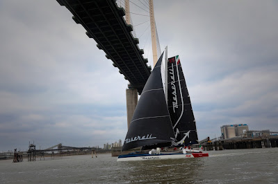 Maserati de Giovanni Soldini arrive à Londres.