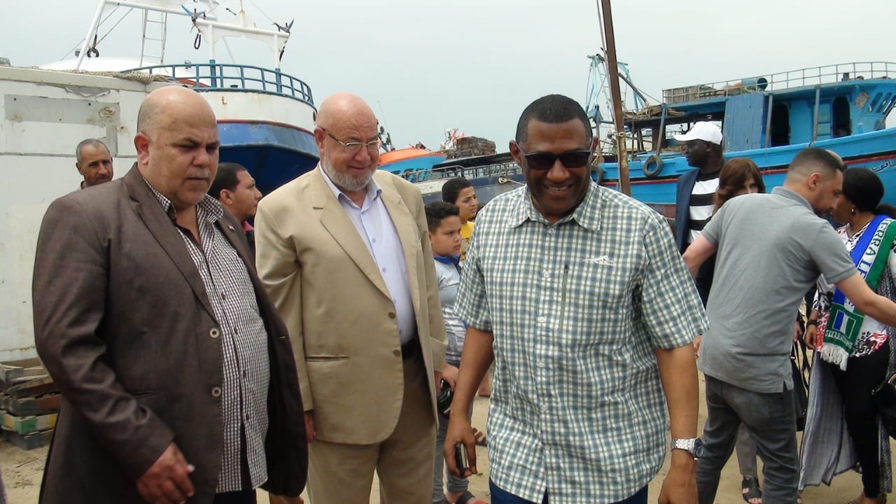 لشراء قوارب ونفقد الصيد..سفير سيراليون يزور برج مغيزل في مطوبس - صور
